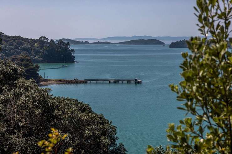 27 and 31 Hunterville Road is the latest property on Waiheke Island to be sold by a receiver. Photo / Supplied