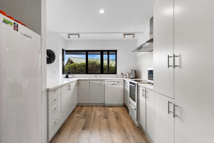 379 Peninsula Road Kelvin Heights_17