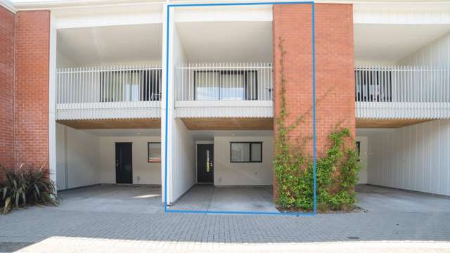 Central Townhouse with Massive Living Area