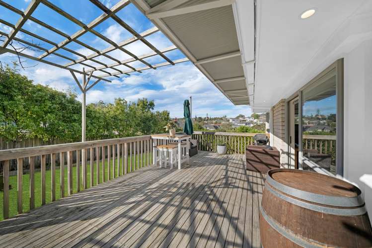 2/4 Noumea Place Mairangi Bay_7