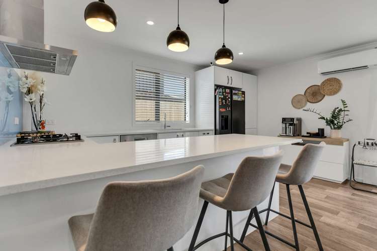 2/62 Cabourne Drive Glenview_7