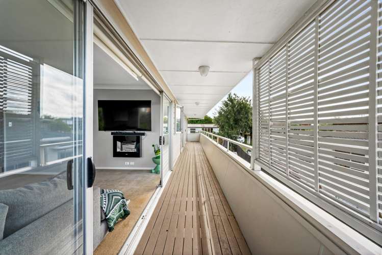 211 Royal Road Massey_17