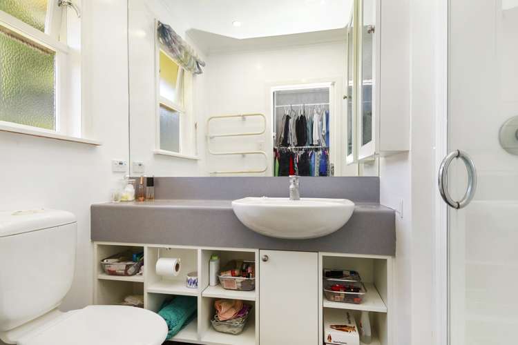 10 Holly Grove Maungaraki_15