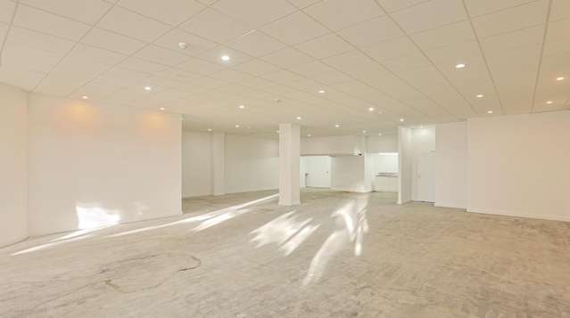 Shop 1/12 Beresford Square City Centre_1