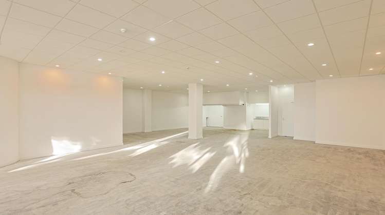 Shop 1/12 Beresford Square City Centre_1