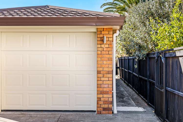 7b Neville Street Point Chevalier_15