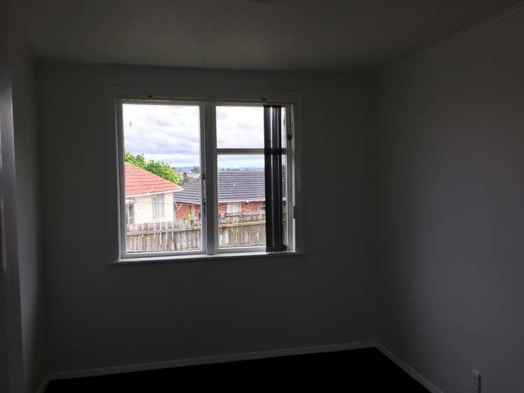 12 Castaing Crescent Te Atatu South_7