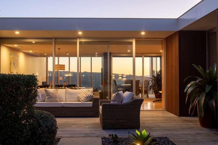 10 Seascape View Paremata_11