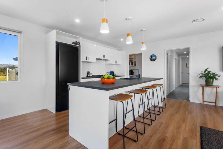 86 Racecourse Road Amberley_10