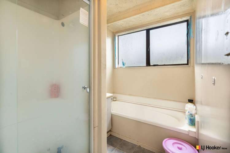 2/10 Ebenezer Way Clendon Park_10