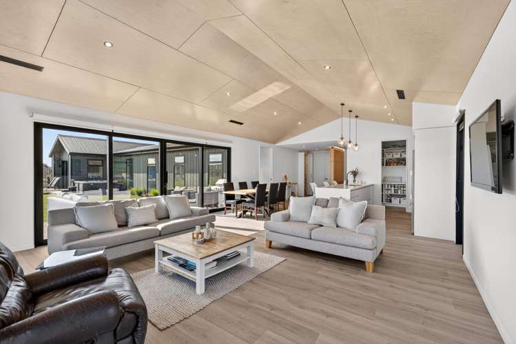 22 Eric Crozier Road_0