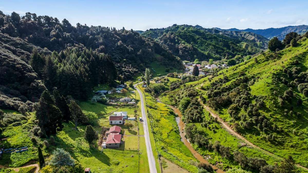 48A-B Whangamomona Road_2