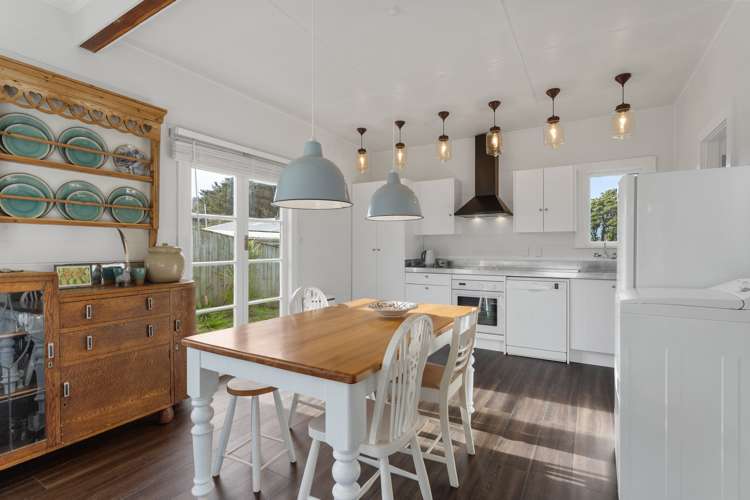 6 Kapiti Lane Otaki Beach_6