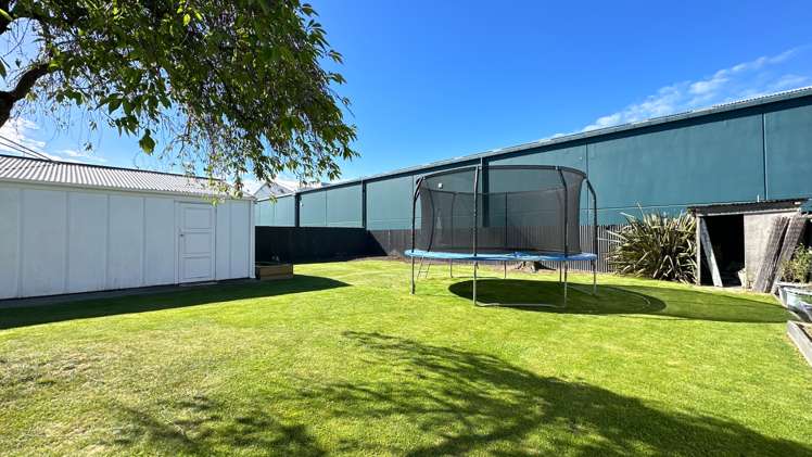 8 Queens Drive Allenton_14