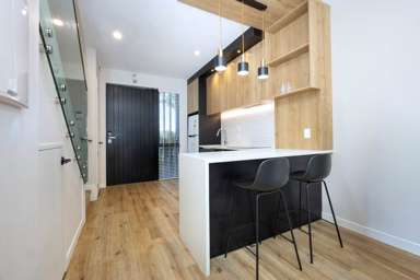 2/108 Beach Road_1