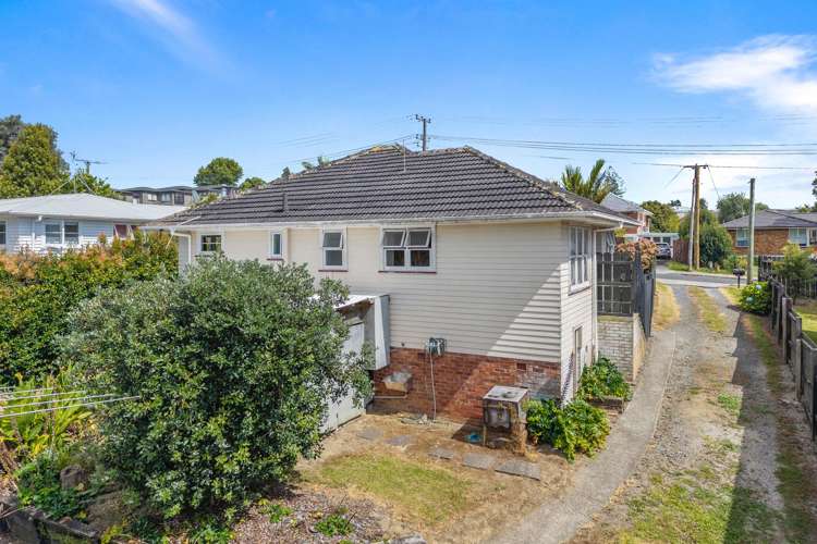 53 Tiroroa Avenue Te Atatu South_12