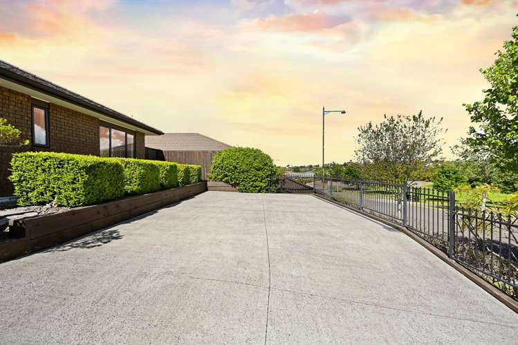 56 Farnborough Drive Grandview Heights_16