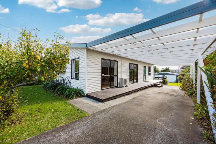 44 McIntyre Road Mangere Bridge_2