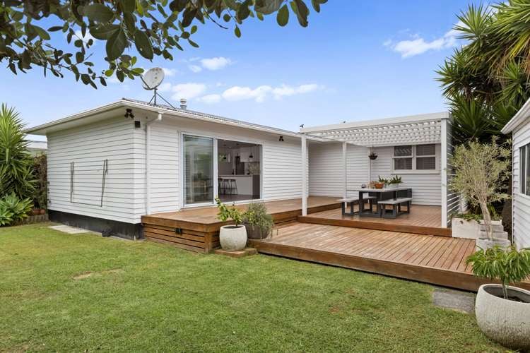 11 Brennan Avenue Te Atatu Peninsula_9