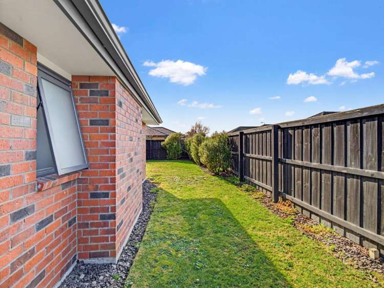 32 Burford Way 11103_20