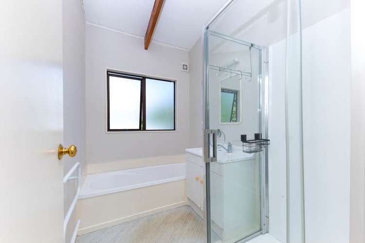 24 Meadowvale Rise Titirangi_8