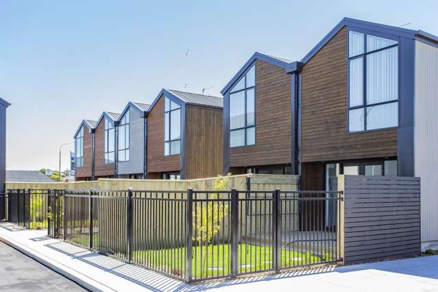 Modern, Spacious 2 bedroom Townhouse