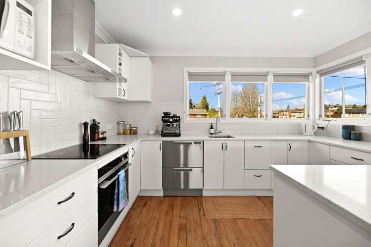 1 Garden Heights Avenue Glenview_3