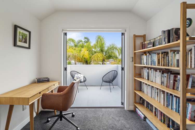 2/7 Phillip Parade Forrest Hill_13