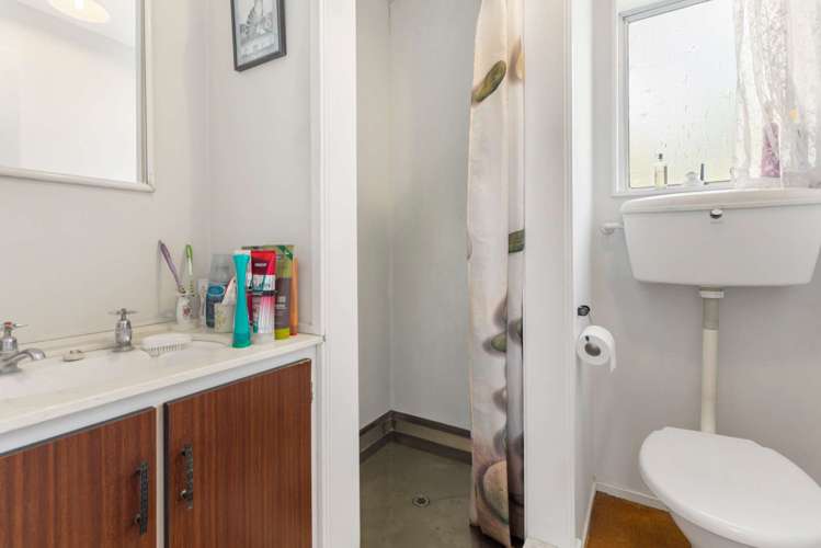 7 Cedar Place Owhata_11