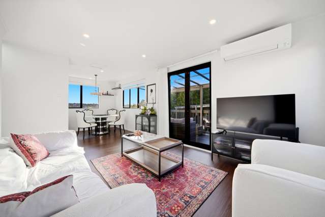 Modern Family Comfort + The Perfect Backyard!