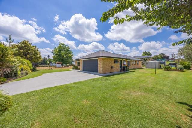 Vendors Moving On - Great Buying at This Price!
