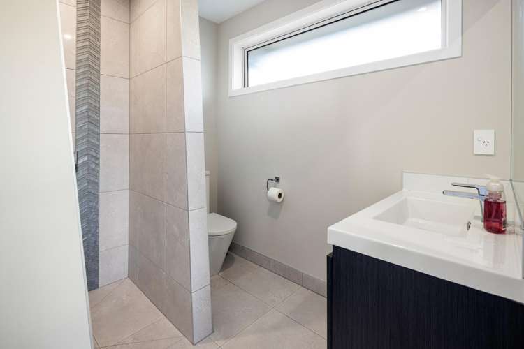 15 Hyatt Close Leamington_25