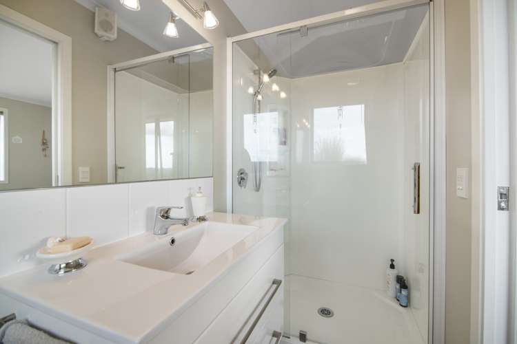 29 Katania Heights Brightwater_11