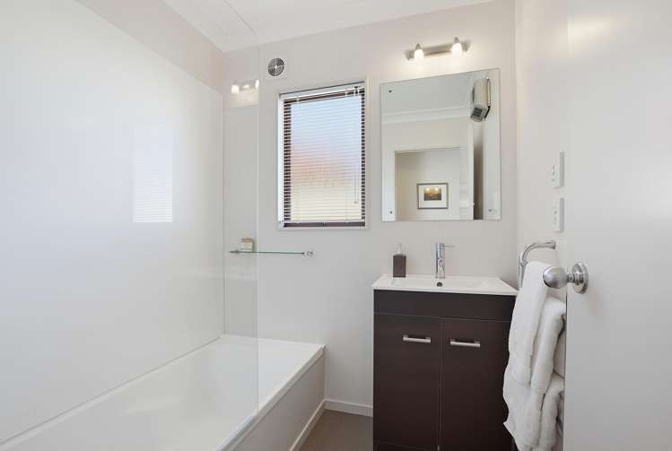 28A Bowes Crescent Strathmore Park_16