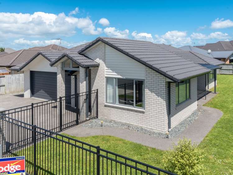 37 Moonlight Drive Rototuna North_1