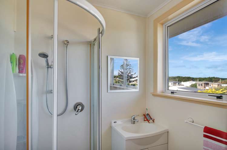 19 Marine Parade South Foxton Beach_18