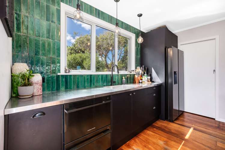 138 Mana Esplanade Paremata_16