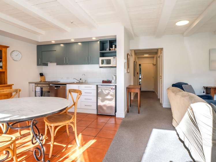 85C Beach Road Akaroa_10