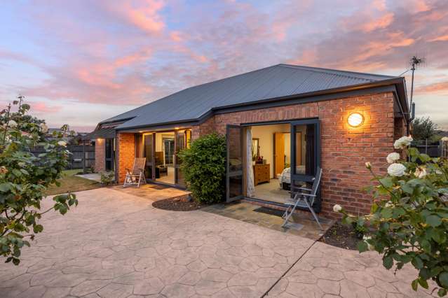 Now Priced to sell at $799,000