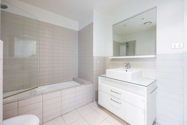 1212/30 Beach Road Auckland Central_12