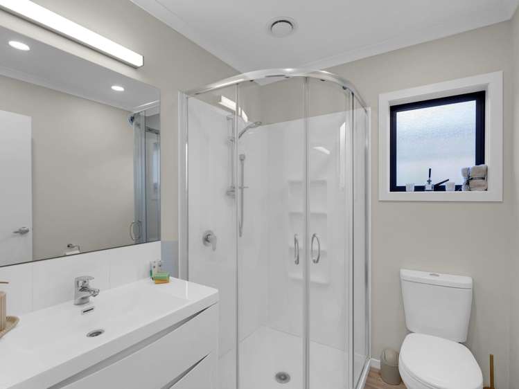 33B Saxbys Road Glenview_13