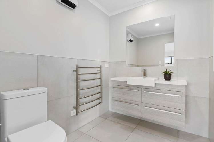 2 Riviera Drive Flat Bush_16