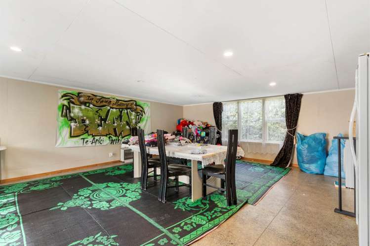 22 Young Crescent Drury_11