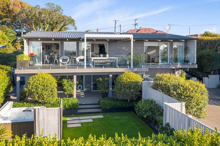 1 Charles Dickens Drive Mellons Bay_25