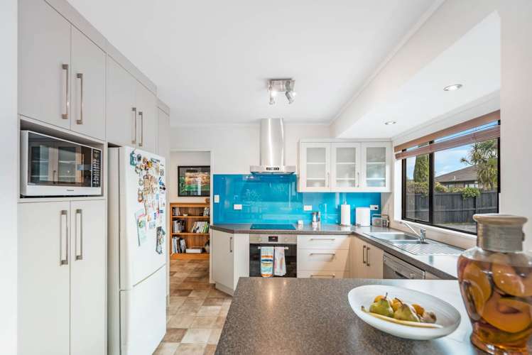 2/79 Mirrabooka Avenue Botany Downs_6