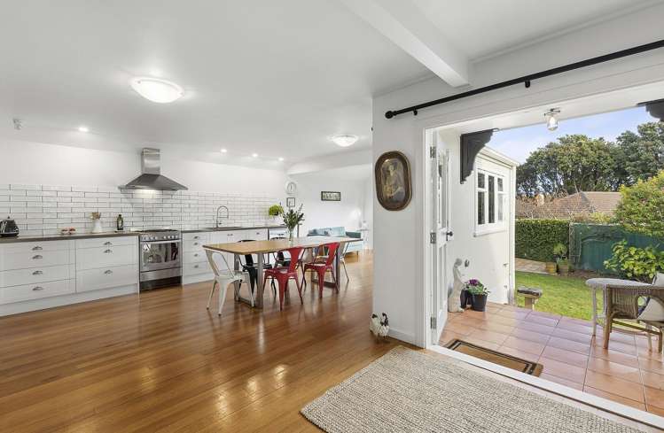 6 Ashleigh Crescent Miramar_16