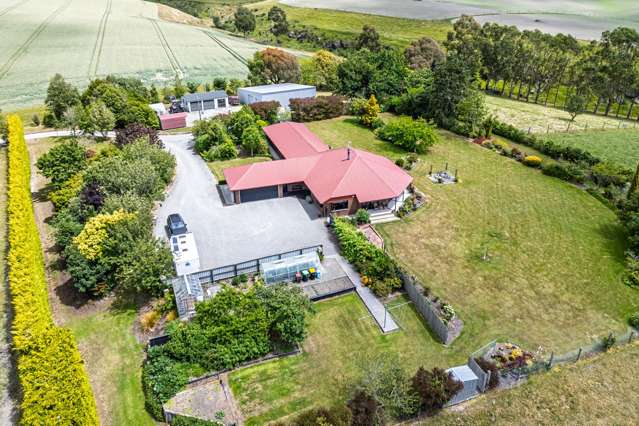 10ha - Spacious Home - Superior Garaging