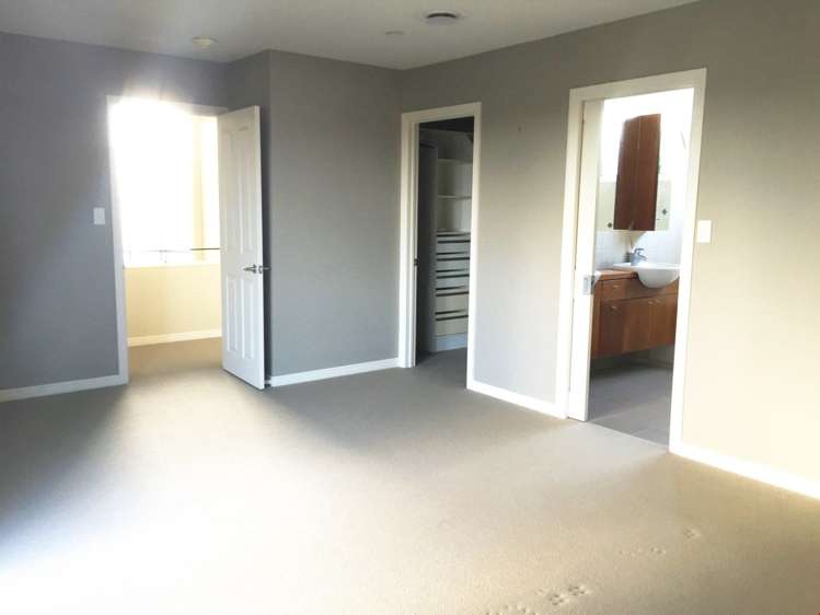 8 Villa Court Eastern Beach_12