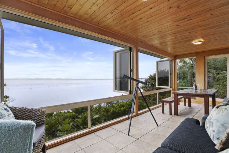 4 Crispe Road Clarks Beach_1