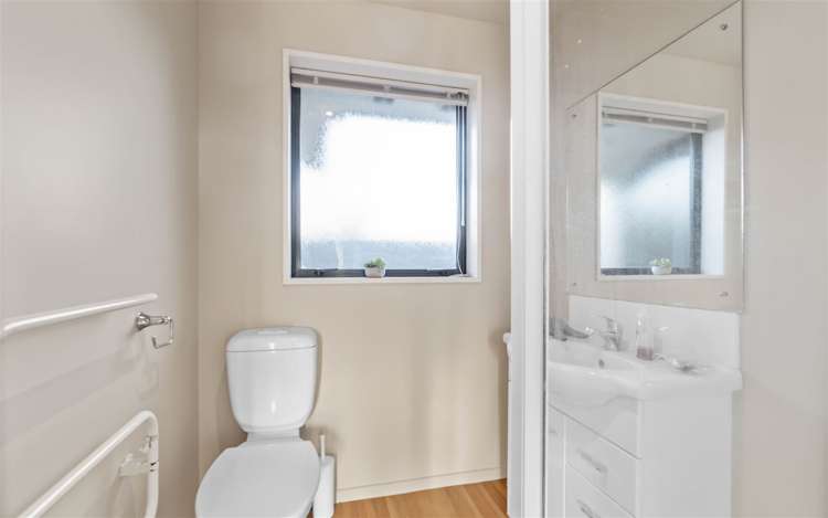 3 Cris Lodge Courts Hornby_12